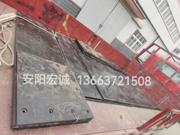 自卸車車底滑板發貨南寧，安陽宏誠自卸車車底滑板卸車沒煩惱！